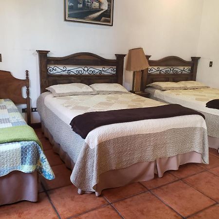La Casa De La Alameda Bed and Breakfast Antigua Buitenkant foto