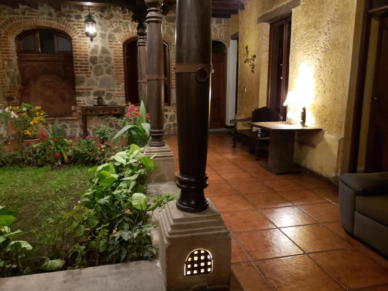 La Casa De La Alameda Bed and Breakfast Antigua Buitenkant foto